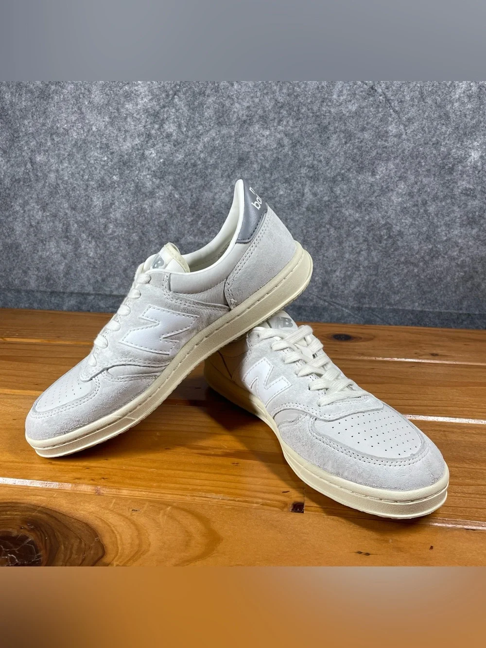 New Balance T500 Mens Size 7 / Womens 8.5 White Gray Suede Sneakers CT500PMG